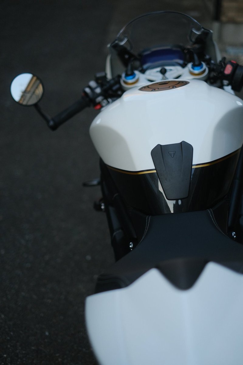 sptr1050r's tweet photo. いまだにバイクカバー外す時ニヤニヤしちゃう。
イイぞスピトリ https://t.co/kSGRVGfb69