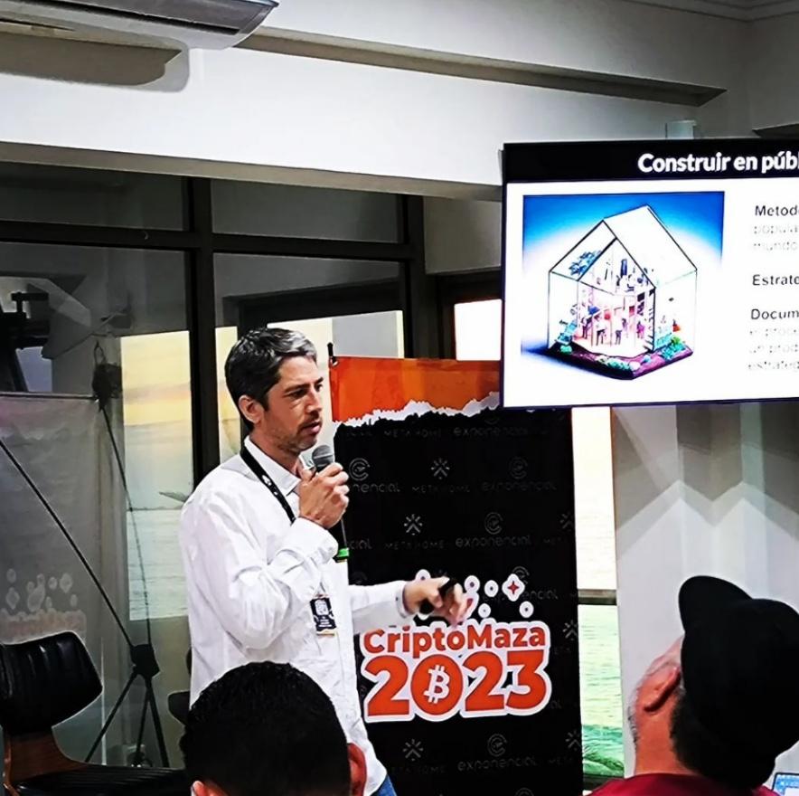 meximalist's tweet image. 10/ Después de Abraham me tocó a mi platicar de mi experiencia construyendo en público, venjatas, desafíos, cómo empezar y algunaa herramientas #CriptoMaza2023 @ExponencialCC