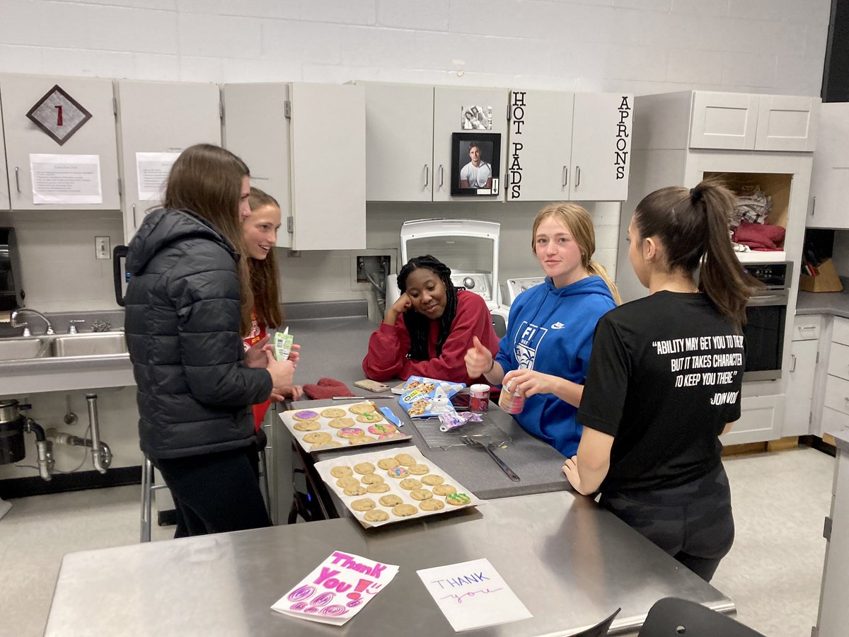 LSNActivities's tweet photo. Great nice for a @LsnSaac community service project- Late Night Cookies! LSNSAAC members baked and decorated cookies for community businesses open 24 hours! Thanks to @LSPDPIO @StLukesHealth @LS_Med @LeesSummitFire @UHKCMO for all you do for Lee’s Sunmit! @LSR7 https://t.co/imvjw69kj4