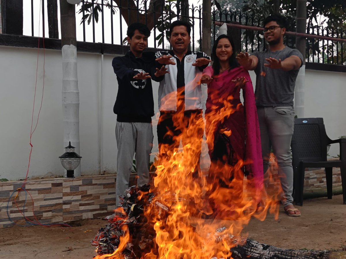 BhupenKBorah's tweet photo. হেপাহৰ মাঘ বিহুৰ সুুমধুৰ ক্ষণত মেজিৰ উত্তাপে সকলোৰে জীৱনলৈ কঢ়িয়াই আনক সুখ,সমৃদ্ধি,ভাতৃত্ববোধ .

Today’s photos. https://t.co/apK9Kny6zg