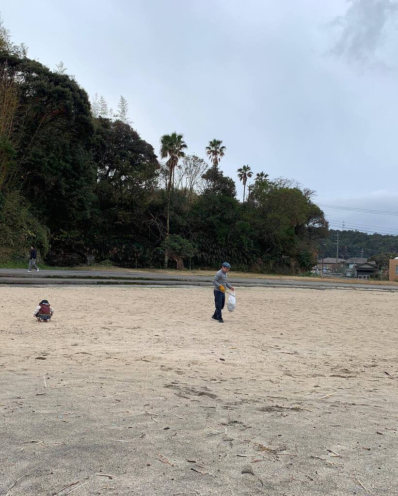sakiguide's tweet photo. Cleaning beach,
the monthly family event🐚

#beachcleanup #amakusa #countrysidelife #sakiguide https://t.co/ohQBIvEAXY https://t.co/KCvBDrYwAm