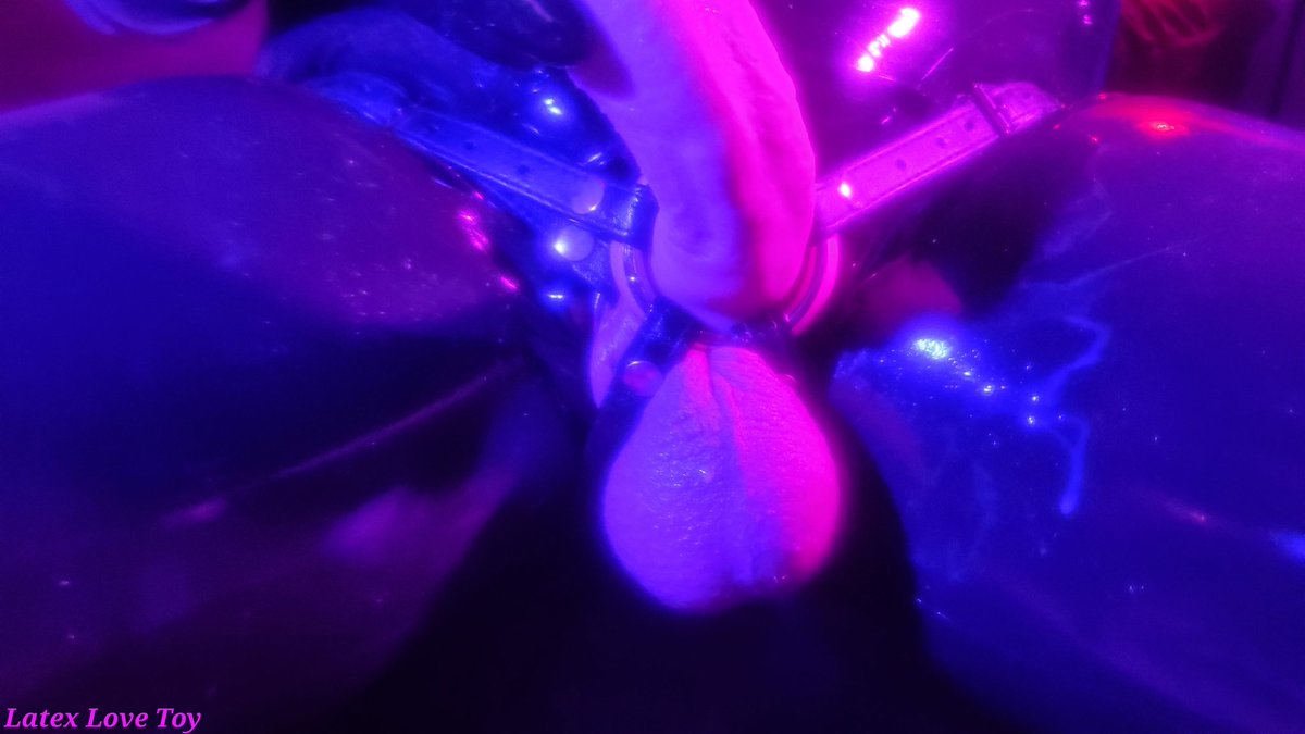 LatexLoveToy's tweet photo. Sissygasm from Stroking your Rubber Cock while Locked in Inverted Chastity 💋 💦 🍆 🔒
Part 2 featuring @SquarePegToys Leo Harness Small
#latex #chastity #invertedchastity #reversepegging https://t.co/LUPrGUF8hE