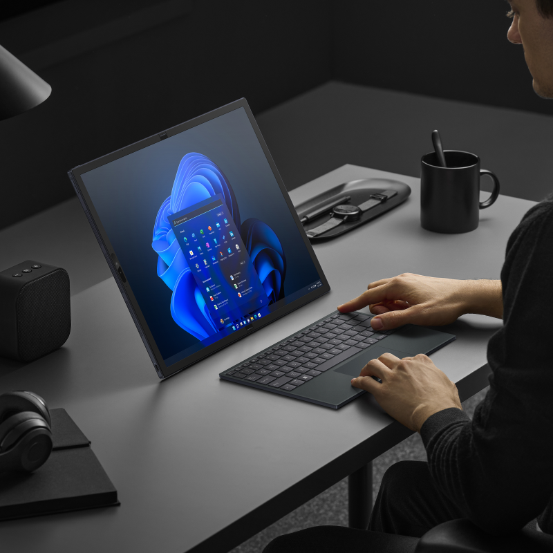 ItguysSe's tweet photo. Den nya sensationen i IT-världen. Asus Zenbook 17 Fold OLED (UX9702) ❤️ https://t.co/2XXLhhyAVI