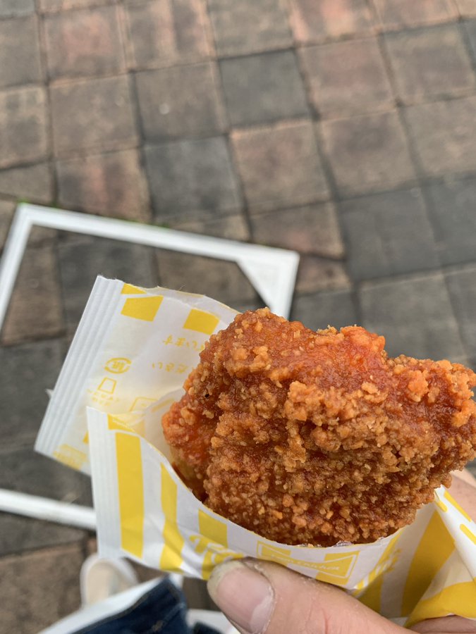 ファミマの新商品の味がディズニーのスモークターキーレッグの味 に似てるってマジ マジじゃん 思わず声が出ちゃいましたwwwええええええ ってw ファミチキがまるでディズニーのアレ いまトピ