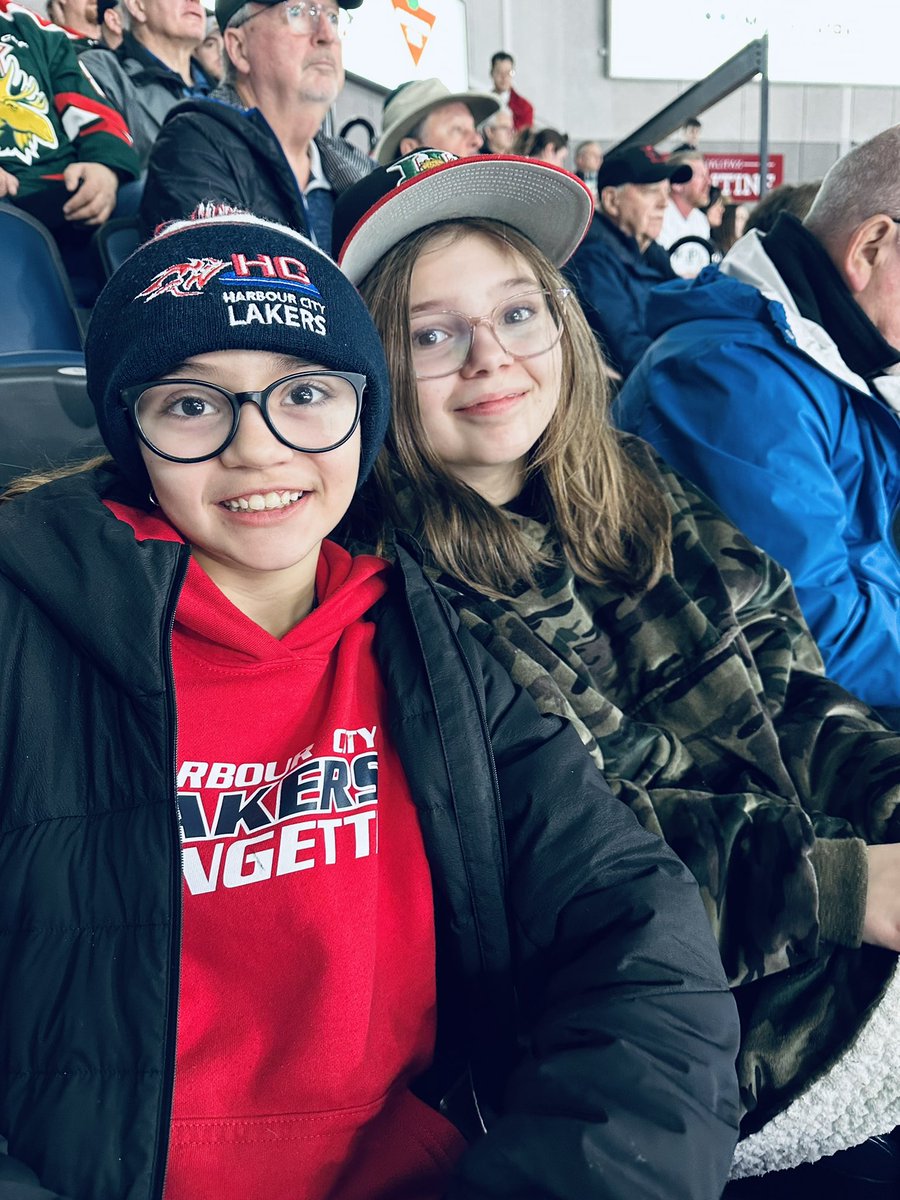 ewalks78's tweet photo. #GoMooseGo #besties https://t.co/SWN4XFnpcj