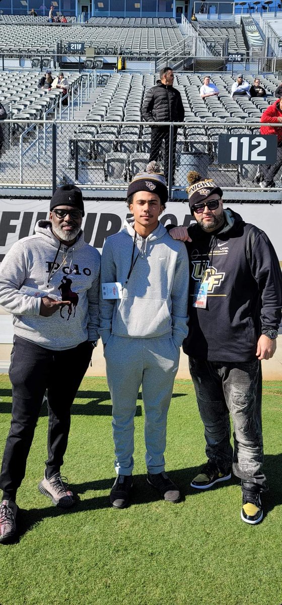 MonsterThaBarb1's tweet photo. We came out to watch and support some of our #UCF brothas at the @Hula_Bowl for their #LastBounce at @FBCMortgage stadium! #UCF #UCFresh #UCFamily #KnightNation #Orlando #TheFutureOfCollegeAthletics https://t.co/zRMuCJJdgy