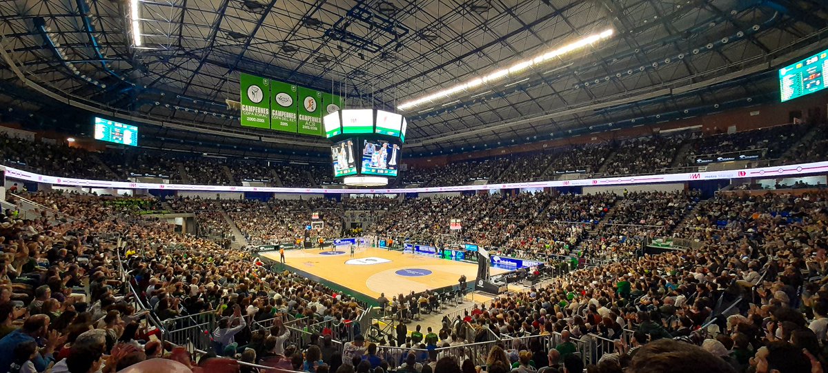Sajinsanft's tweet photo. Partidazo de @unicajaCB en el Martín Carpeta! Ambientazo espectacular!! #Clasificados #CopaDelRey #CopaACB #LigaEndesa https://t.co/kr4PLNmLu7