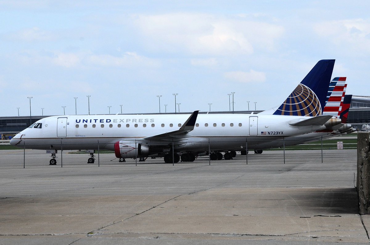 Republic Airlines (United Express)
Embraer ERJ175LR N723YX
IND/KIND Indianapolis International Airport
Photo credit John Giambone | April 6, 2020
#AvGeek #Aviation #Airline #AvGeeks #Embraer #E175 #RepublicAirlines #UnitedExpress #IND #Indianapolis #Indy #Giambone