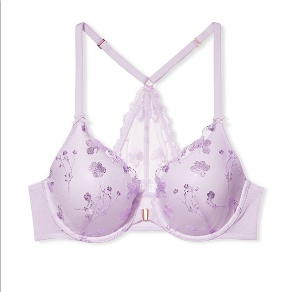 rockethulsey's tweet photo. So good I had to share! Check out all the items I'm loving on @Poshmarkapp #poshmark #fashion #style #shopmycloset #monab #victoriassecret: https://t.co/Kim7TZPS8L https://t.co/KeZq2P9rod