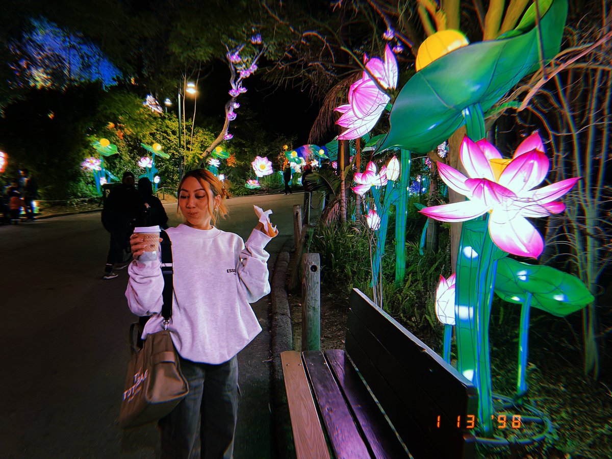 Jemir__'s tweet photo. LA ZOO LIGHTS w/ mi love @withmish https://t.co/GisNcYmJqV