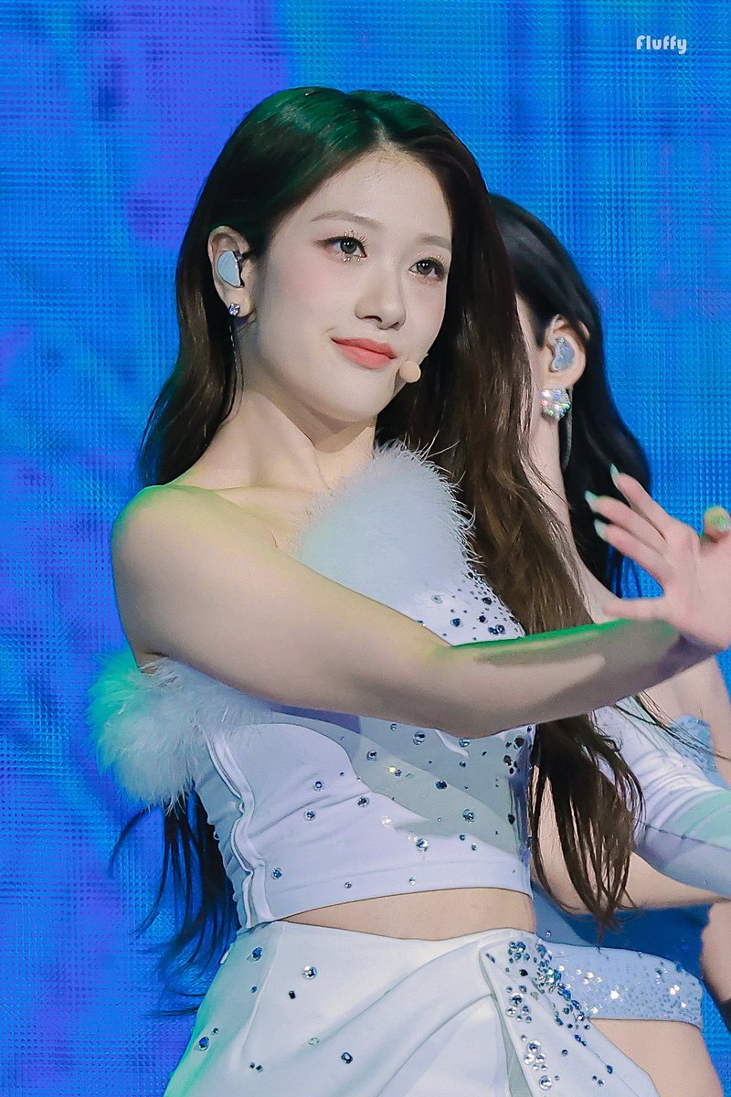 LEESEOYE0NS's tweet photo. #seoyeon #fromis_9 https://t.co/CUoOaBJnhJ