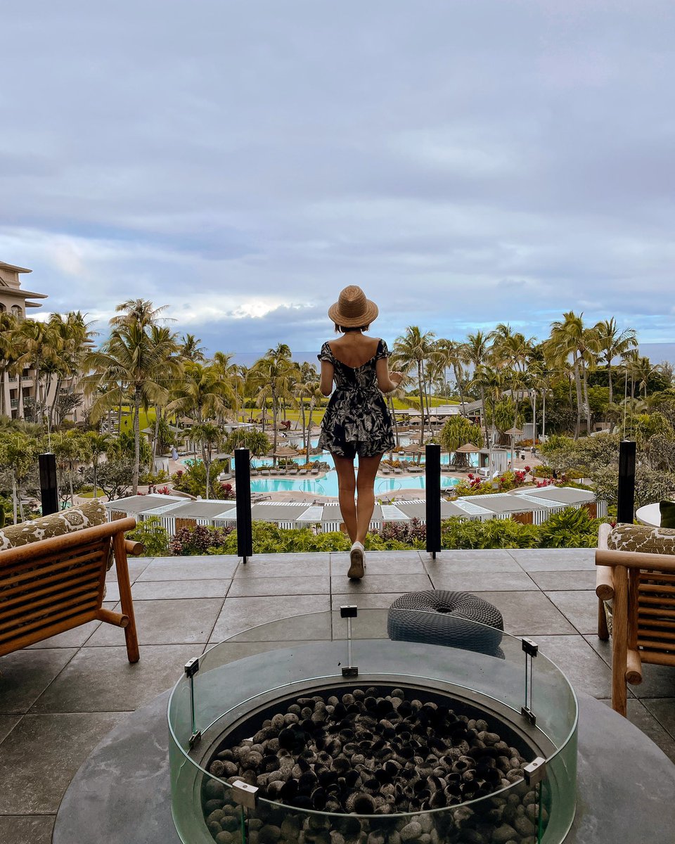 byDianaMarks's tweet photo. Winter in Hawaii = whale watching from @RCKapaluaMaui lobby + mild weather + occasional rain = the most stunning sunsets. Summer, you've got some big shoes to fill. #RCMauiMemories #RitzCarltonMaui https://t.co/sWADV3omHI
