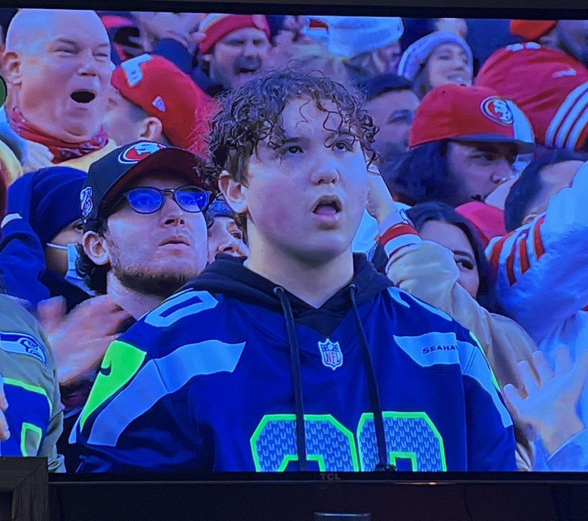 MichelleAnn04's tweet photo. #SEAvsSF this poor kid. https://t.co/8VjFAKbWPu