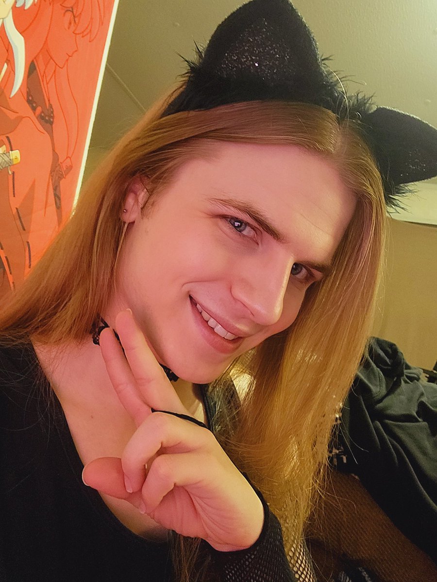 MattyHasFans's tweet image. Anyone looking to have a femcatboi sit in your lap and purr?

#Femboy #catboy