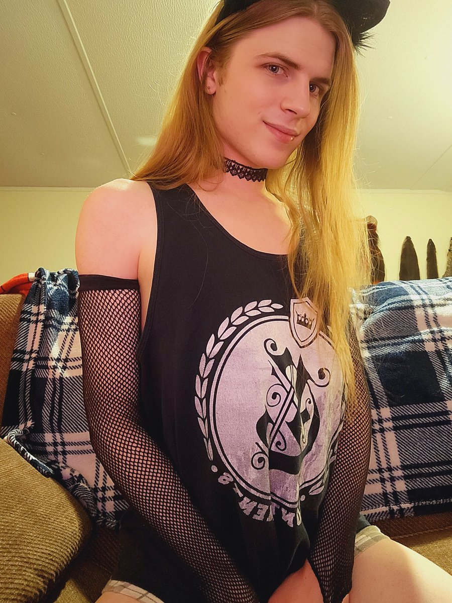 MattyHasFans's tweet image. Anyone looking to have a femcatboi sit in your lap and purr?

#Femboy #catboy