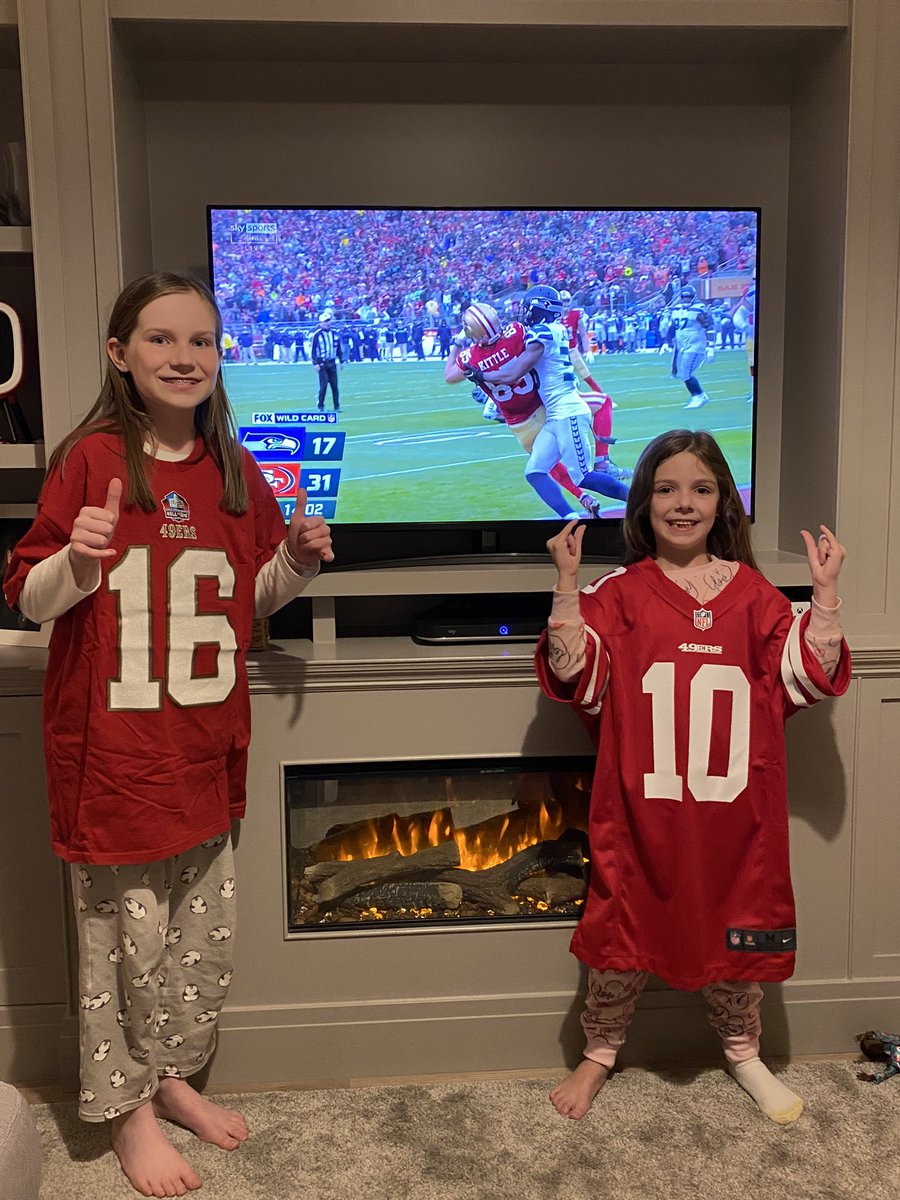 btighe's tweet photo. @SkySportsNFL Kittle down the middle #49niners in Dublin https://t.co/dVWvFj6ZsP