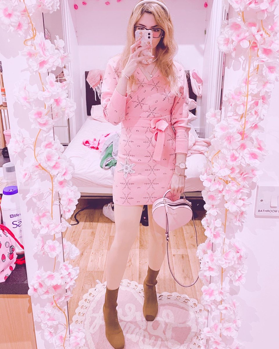 「local woman wears clothes 」|Mari 💕BELLE OUT NOW💕のイラスト