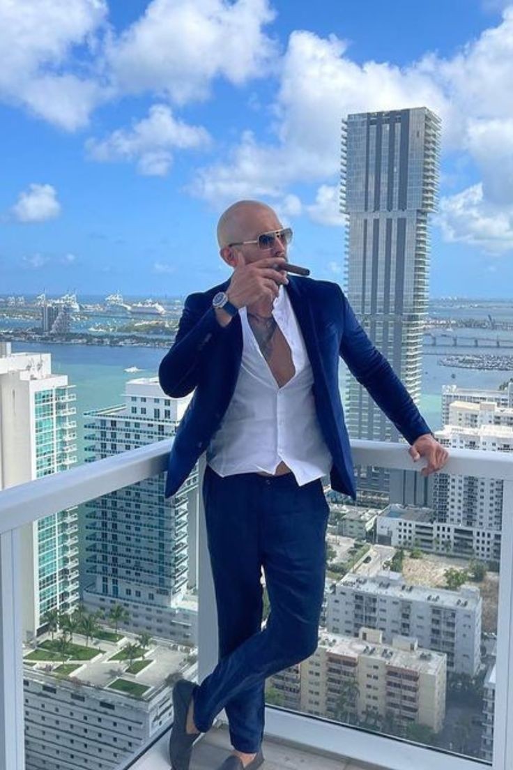 drewfacemax's tweet image. @Cobratate We as men should shave our heads in honor of this man right here...as we do the  Tate action #THEMATRIXISREAL #FreeTateBrothers