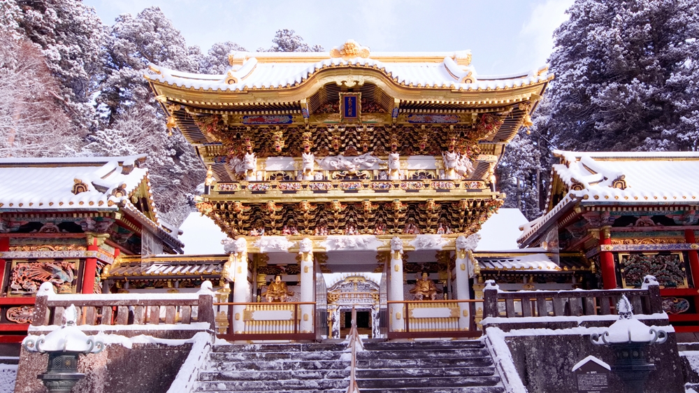 JapanGov's tweet photo. #PhotosOfTheMonth: As Japan is blanketed in snow, its traditional architecture undergoes an ethereal transformation. See the beauty of #YasakaPagoda in #Kyoto, #NikkoToshoguShrine in #Tochigi, #MatsumotoCastle in #Nagano, and #GinzanOnsen in #Yamagata. https://t.co/XEaDzAqmdG