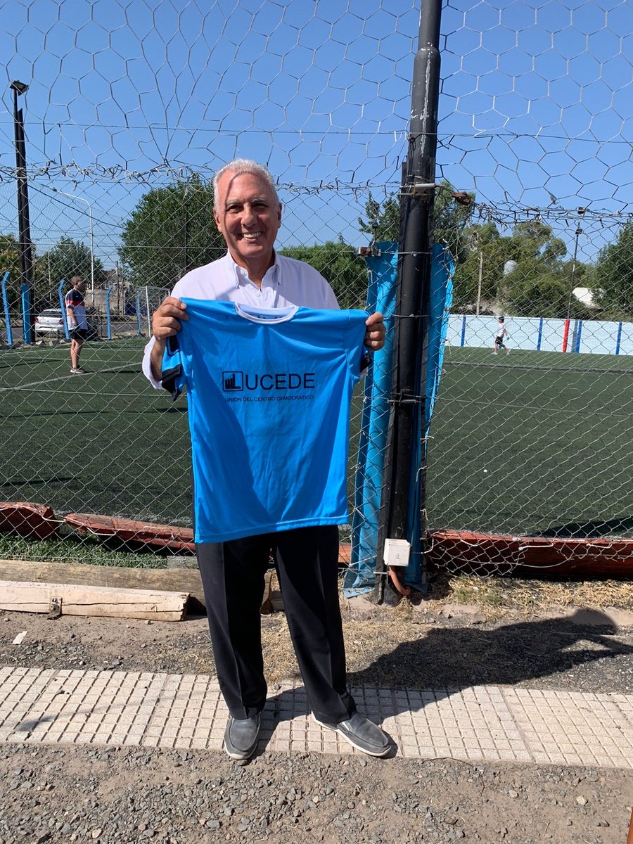 BontempoHugo's tweet photo. ¡Gran tarde en Ciudad Evita!

La UCEDE organizó un torneo de futbol 5 en el Estadio Yupanqui. Los finalistas ganaron camisetas de fútbol de UCEDE 💪

Excelente organización de Ale Mansilla y David Flores de La Matanza, en conjunto con Santiago Nuñez. https://t.co/YLyqWTV5j8