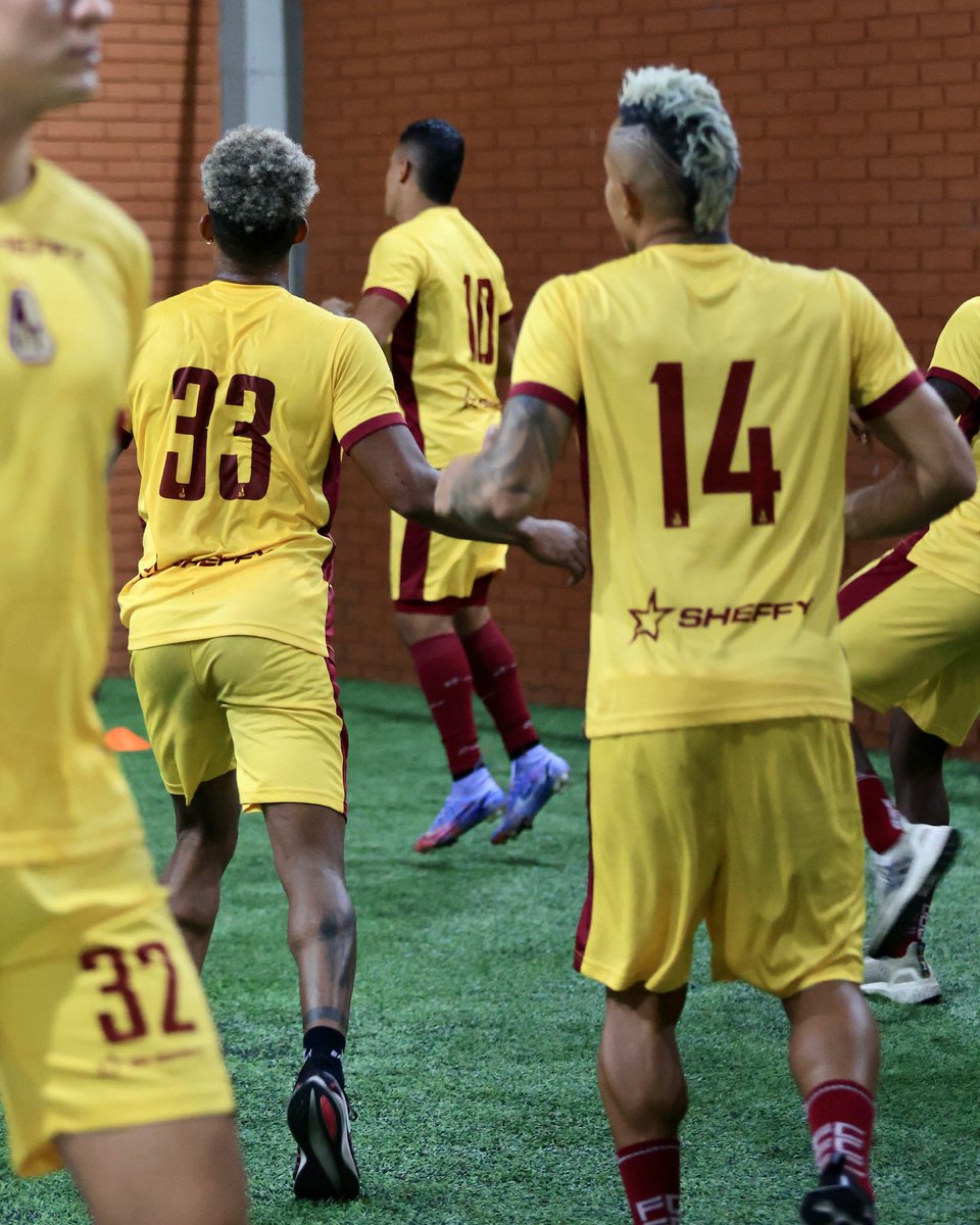 SALEN LOS EQUIPOS A CALENTAR 🔥

En menos 15 minutos rodará el balón en la caldera para la gran final de #CopaMafiayor.

#SomosMafiayor 🇨🇴