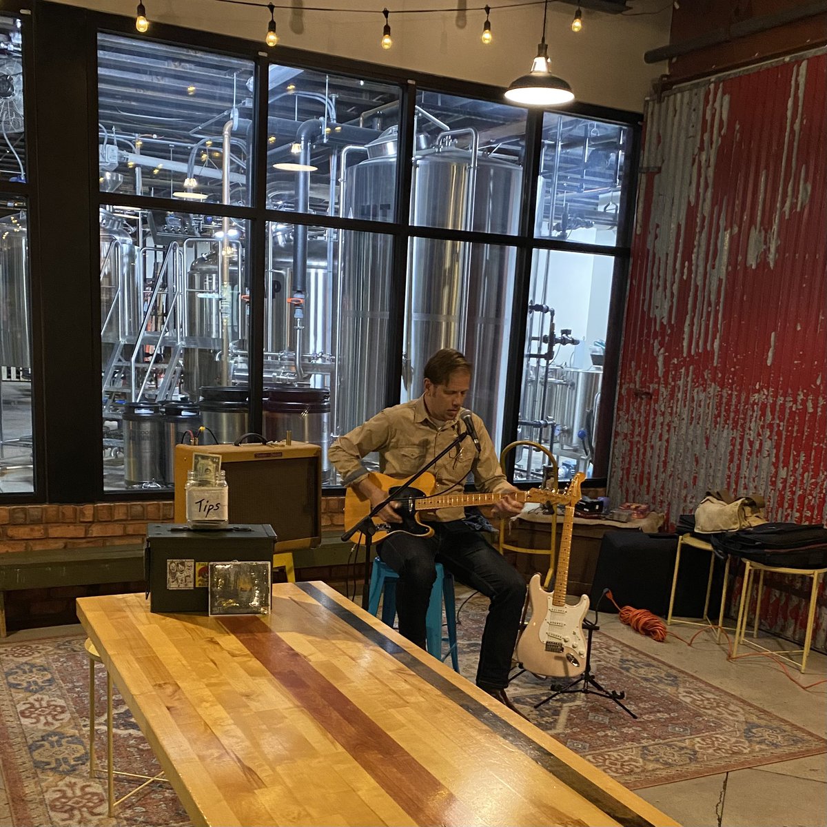 Great night for brews &amp; the blues with Matt Walsh at Goose and the Monkey Brew House 
.
.
#letsdrink #supportlocal #bluesguitar #bluesmusic