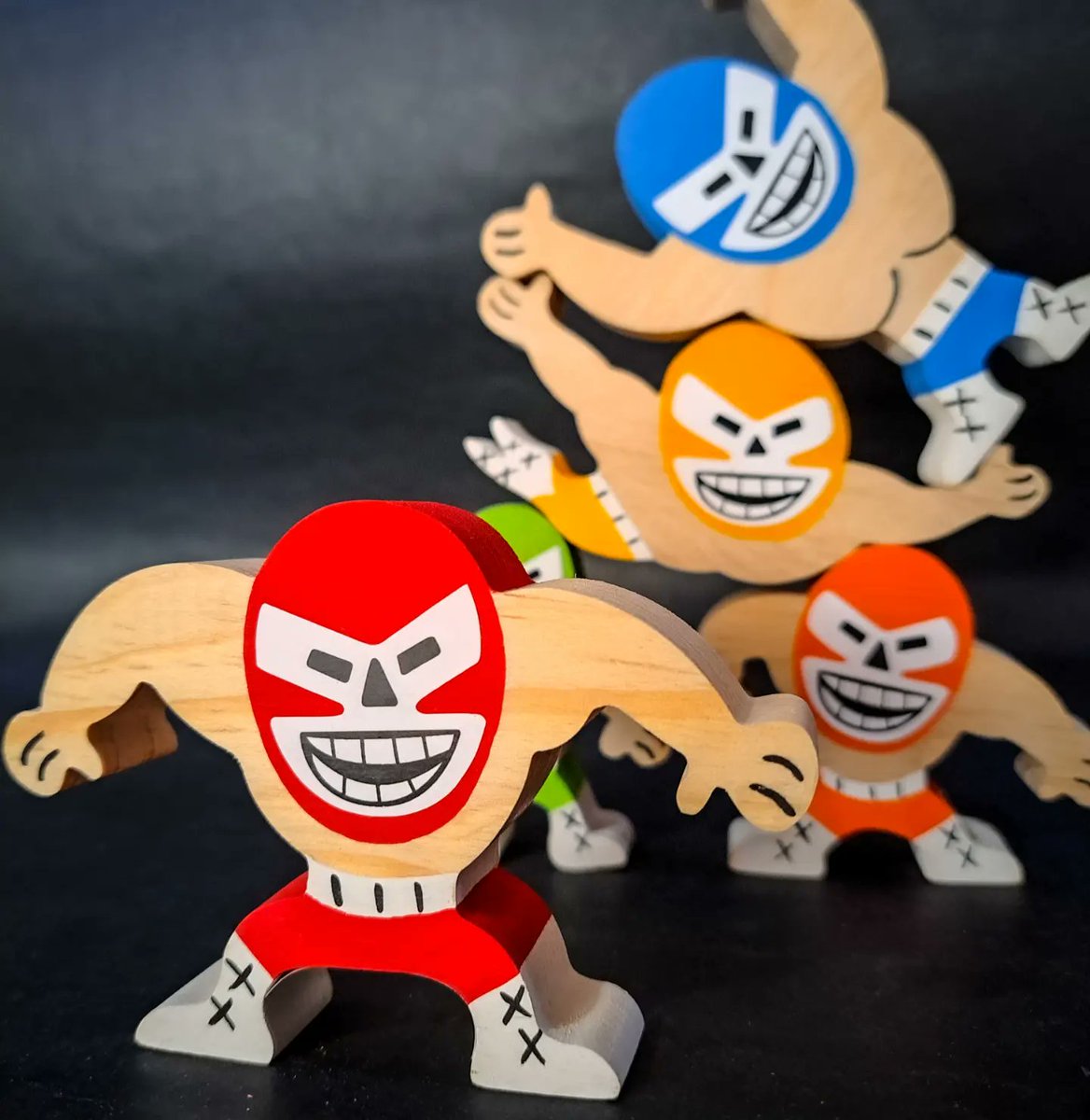 Los fantasticos 'Luchadores de equilibrio' de @BetyRogey
.
#artesaniamexicana #artesaniamadera #manosmexicanas #luchalibre #manosdemaderamx #madera #artesania  #juguetesdemadera #artesanal #wrestling