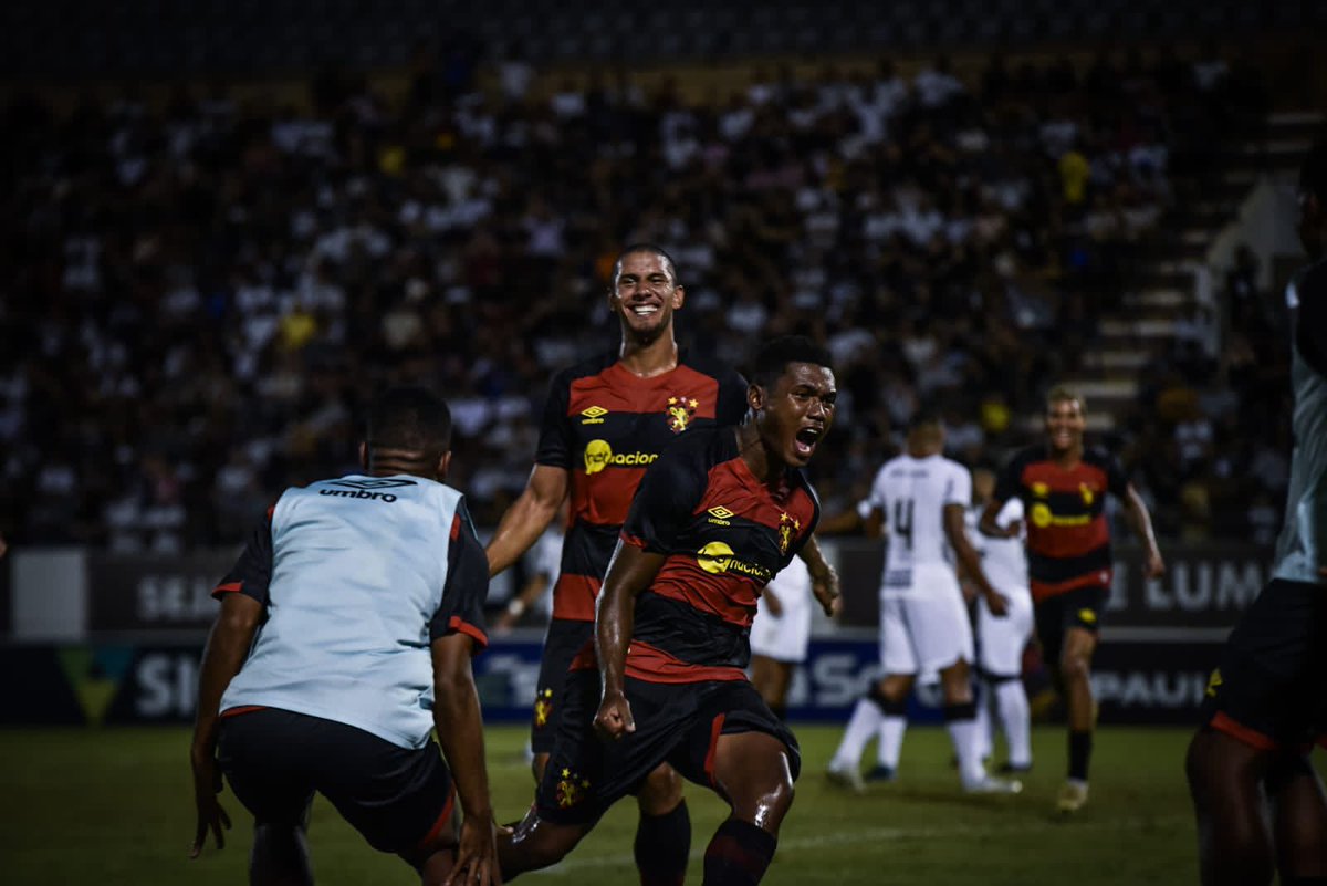 sportrecife's tweet photo. VIROU, VIROU, VIROUUUUU!!!

Nassom fez o segundo e os #LeõesDaBase viraram: Sport 2x1 Corinthians! LUTANDO SEMPRE! https://t.co/dY0RtMBAsI