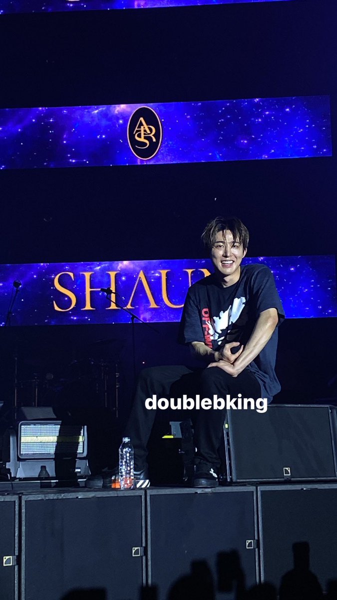 NOT US LOOKING IN EACH OTHERS EYES LIKE THAT BRO TRYNA MAKE ME FALL IN LOVE 😭😭 #GrandwaveinKL