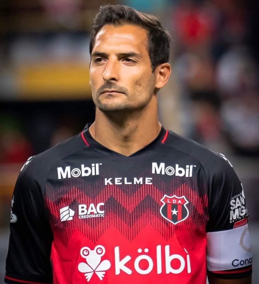 Sí <a href="/CelsoBorgesCR/">Celso Borges</a> anota 6 goles o realiza 5 asistencias en este año entre los 2 torneos nacionales...
Rifaremos entre todos los que le den RT a este Tweet y me sigan (<a href="/JBoban17/">𝓣𝓾𝓬𝓪</a>) una camisa de <a href="/ldacr/">Alajuelense</a>.

(El ganador elije cuál, local o visitante)