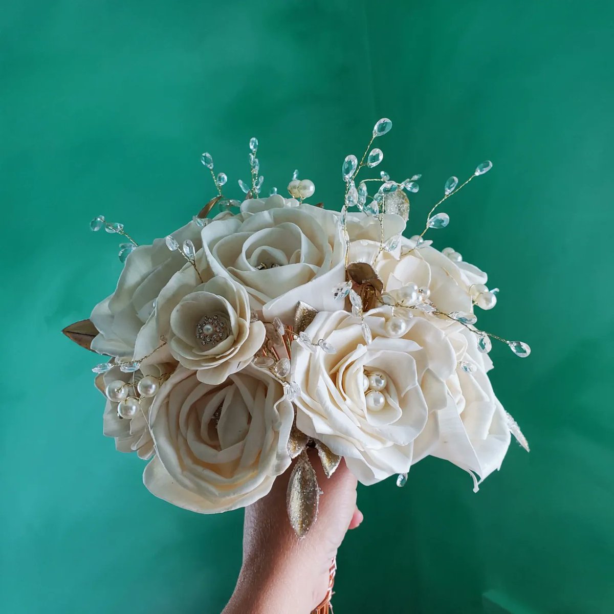 Glitter wood flower bridal bouquet.
#woodflowerflorist #SecretSpringsStudio #amandarobinsonartist   #artistsoninstagram #naturedecor #woodlandart #woodflowers #weddingflorals #weddinginspiration #weddingflowers #solawoodbouquet #winterwedding #weddingbouquet #weddingbouquets