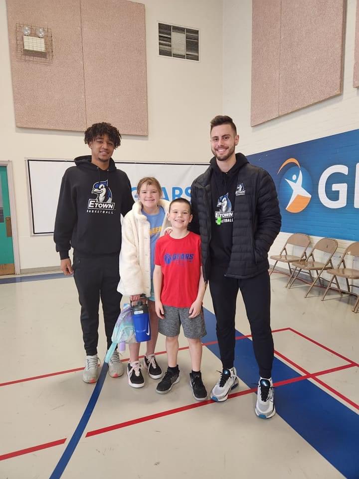 BrittMoore_'s tweet photo. Great day for some of the guys helping ref youth hoops in town. https://t.co/rqoqdDbnto