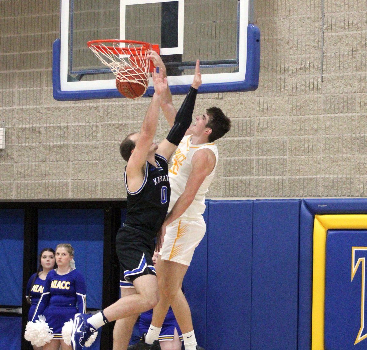 NIACC's Koen Derry dunks in today's win over Kirkwood ...
