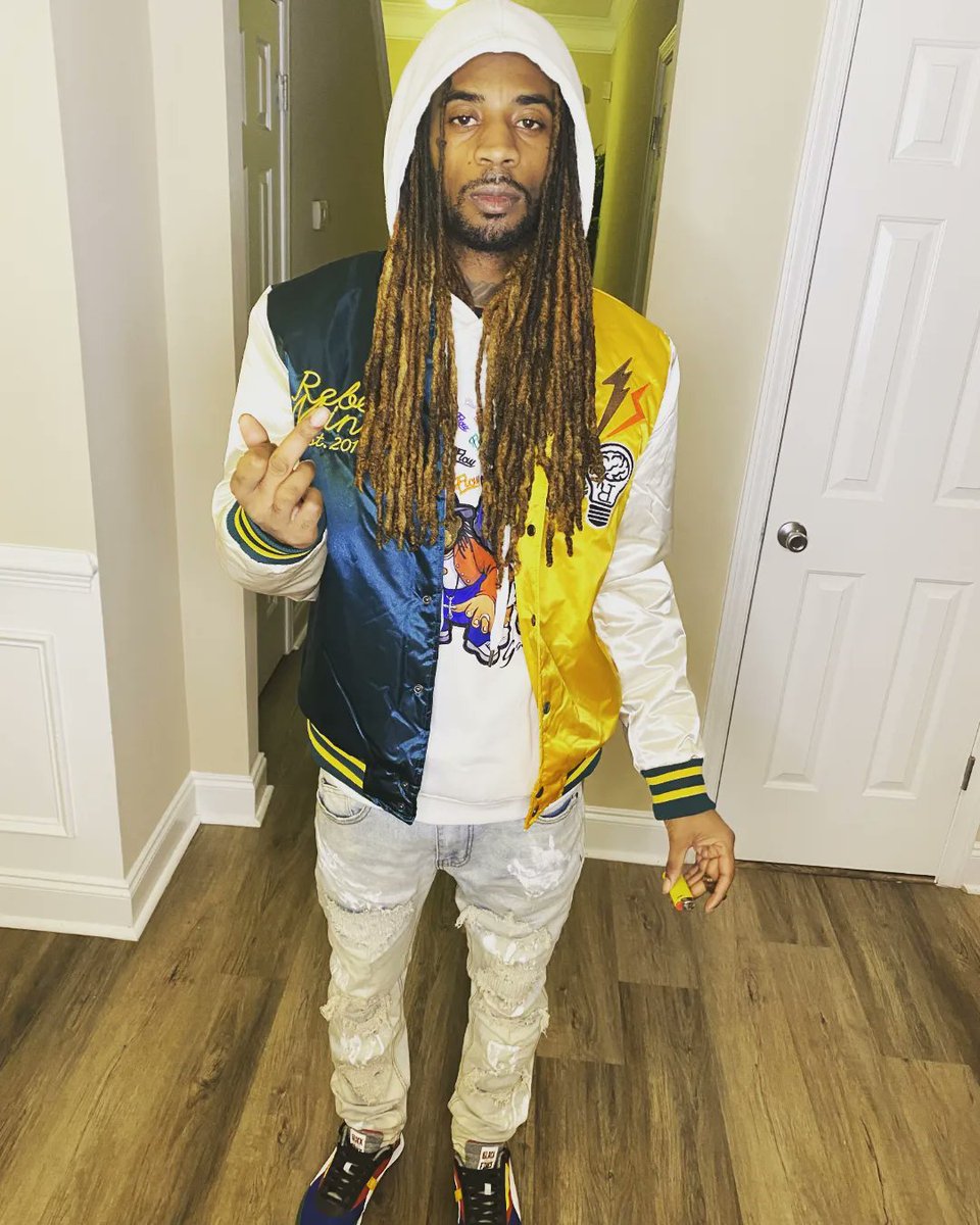 TayPrynce's tweet photo. I done fumbled the bag a few times but I aint never stopped getting one tho 🏚️
#HighClassPlaya 🖐🏾🅿️⭐ https://t.co/att4rkopEb