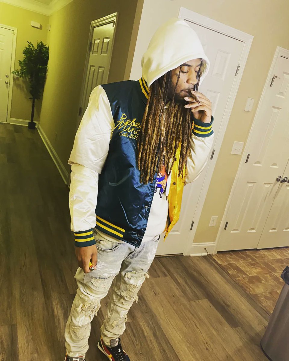 TayPrynce's tweet photo. I done fumbled the bag a few times but I aint never stopped getting one tho 🏚️
#HighClassPlaya 🖐🏾🅿️⭐ https://t.co/att4rkopEb