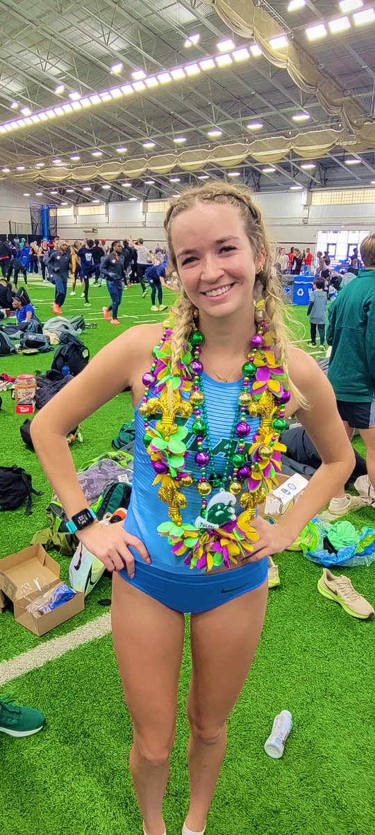 RunAdrianMyers's tweet photo. @GreenWaveXCTF produces 3️⃣ 800m PRs tonight in Lexington! @xcsophiacc doubled back from the DMR to a gusty 800M performance, finishing 2nd overall. Back home in the bluegrass state, @reeseragland22 places 5th with a 3” PR. Miss Bre Kirsch rolled a new PR as well! #RunWave 🌊 https://t.co/pu6Ou0HLNH