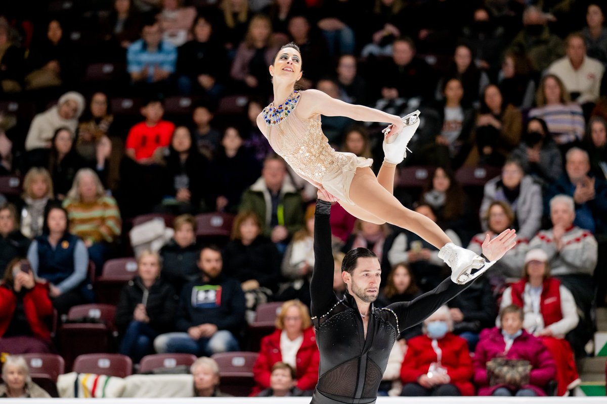 SkateCanada's tweet photo. Deanna Stellato-Dudek &amp; Maxime Deschamps prouvent que tout est possible alors qu'ils remportent les Championnats nationaux🥇🏆 pour la première fois!

🥇 Deanna Stellato-Dudek &amp; Maxime Deschamps
🥈 Brooke McIntosh &amp; Benjamin Mimar
🥉 Lia Pereira &amp; @trennt22 https://t.co/7ZPfqC98wD