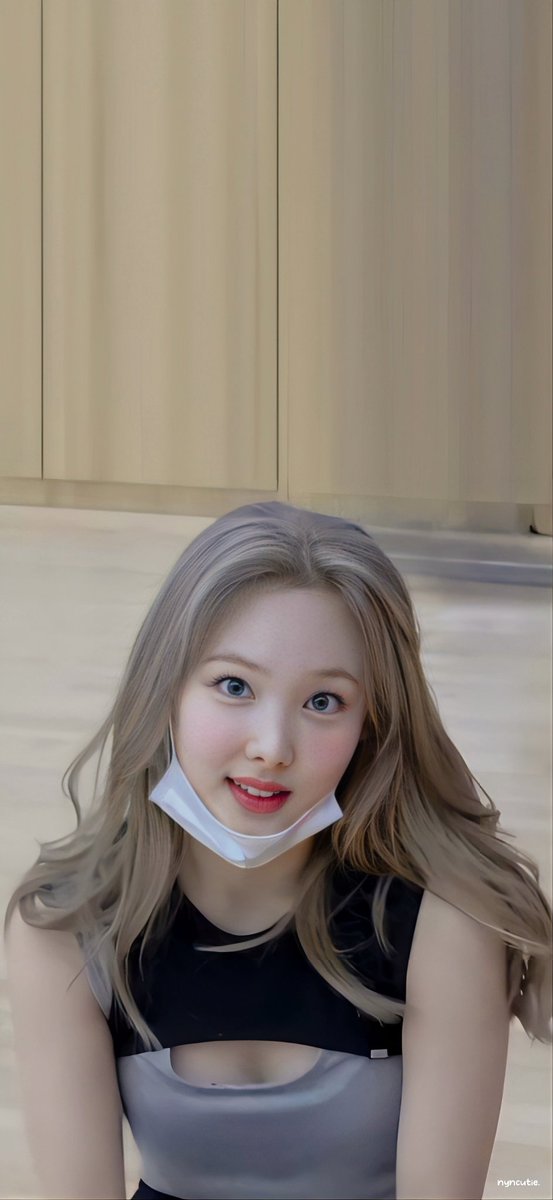 nyncutie's tweet photo. 🐰 Nayeon 
— extended wallpaper/lockscreen HD 

#NAYEON #나연 #TWICE https://t.co/4v0SSTaofj