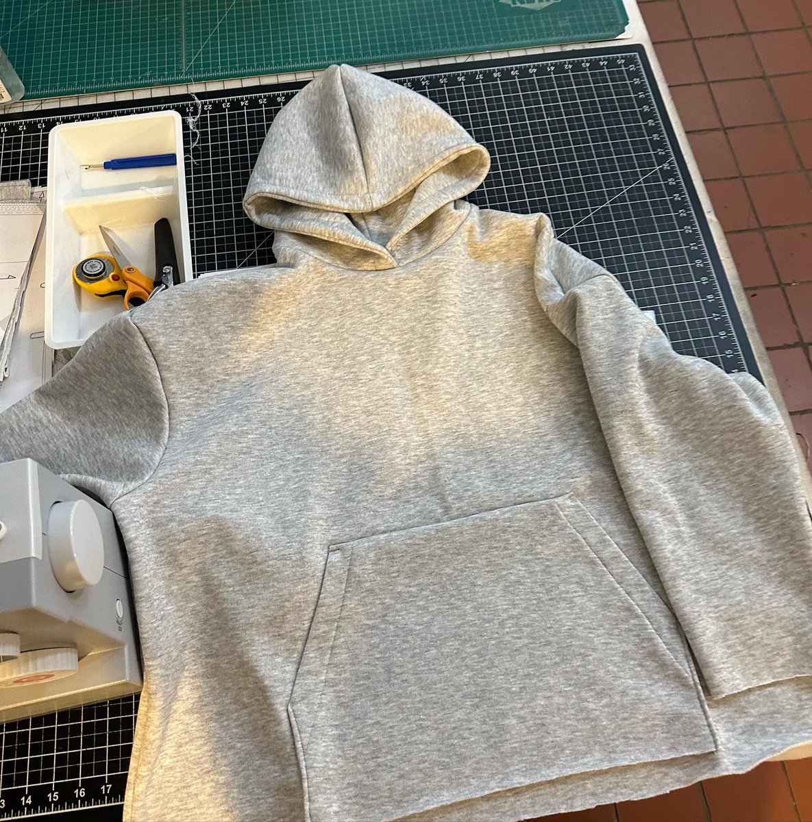 adw___'s tweet photo. my first handmade sweatsuit, yes my hands work magic https://t.co/ijhpJcbXlm
