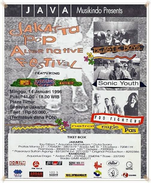 AdibHidayat's tweet photo. Happy Birthday Dave Grohl. 

Tepat 27 tahun lalu @foofighters tampil di Jakarta Pop Alternative Festival, 14 Januari 1996 bareng @thesonicyouth @beastieboys @PASbandOfficial @NTRL_official dan @nugietrilogy. 

📷 Tagor Siagian &amp; Arie Hendrarta https://t.co/HTD6lQz9pe