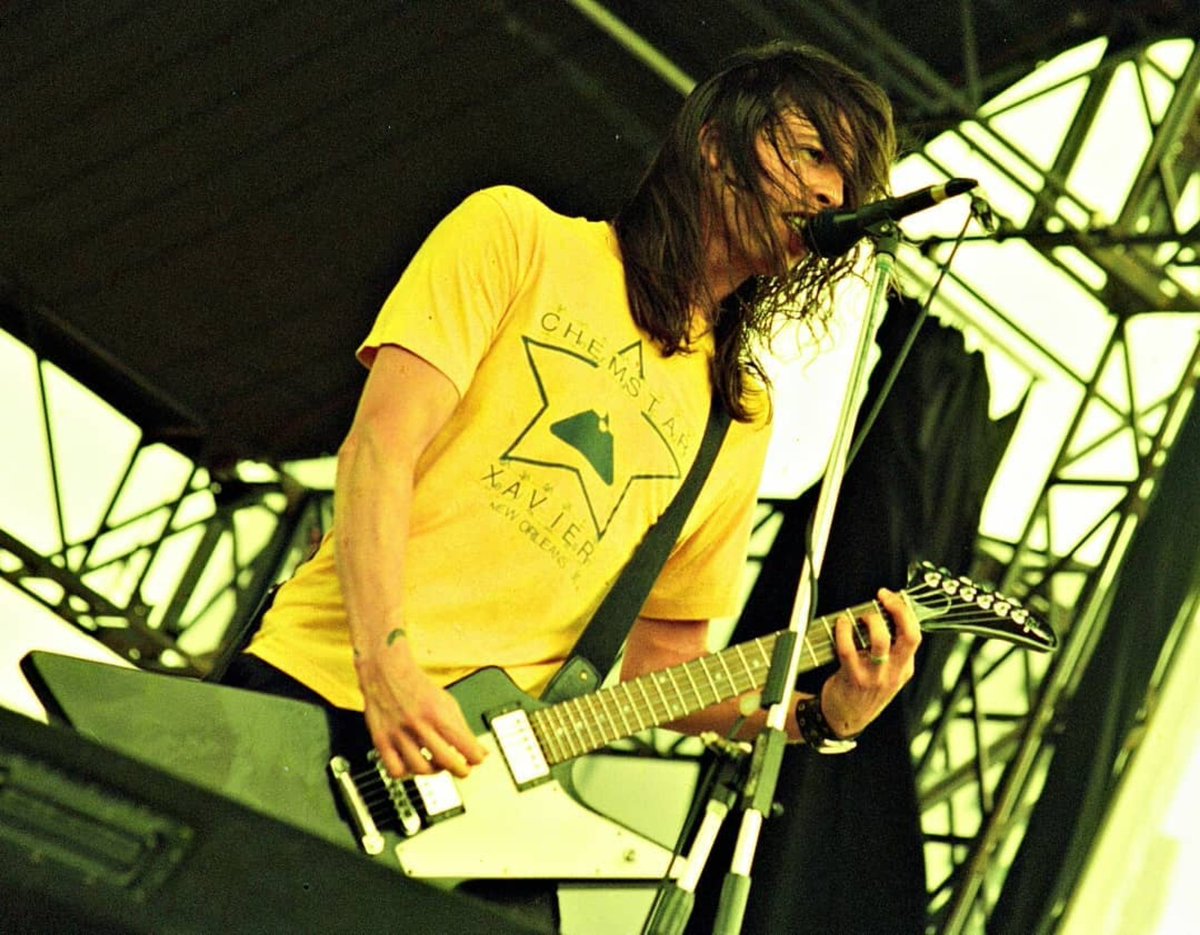 AdibHidayat's tweet photo. Happy Birthday Dave Grohl. 

Tepat 27 tahun lalu @foofighters tampil di Jakarta Pop Alternative Festival, 14 Januari 1996 bareng @thesonicyouth @beastieboys @PASbandOfficial @NTRL_official dan @nugietrilogy. 

📷 Tagor Siagian &amp; Arie Hendrarta https://t.co/HTD6lQz9pe