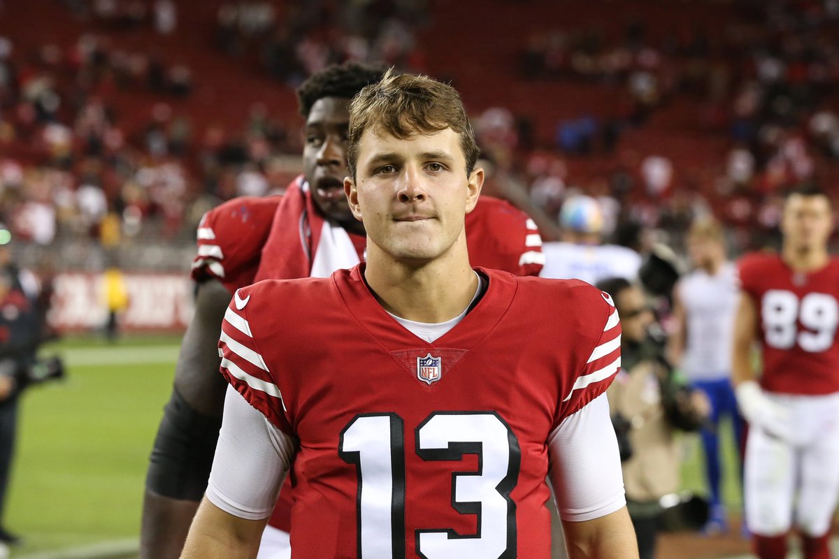 RookieWatxh's tweet image. Brock Purdy in his first career playoff game:

• 18/30
• 332 yards
• 4 TOT TD
• 131.5 passer rating

The 49ers rookie QB is indeed HIM 🔥