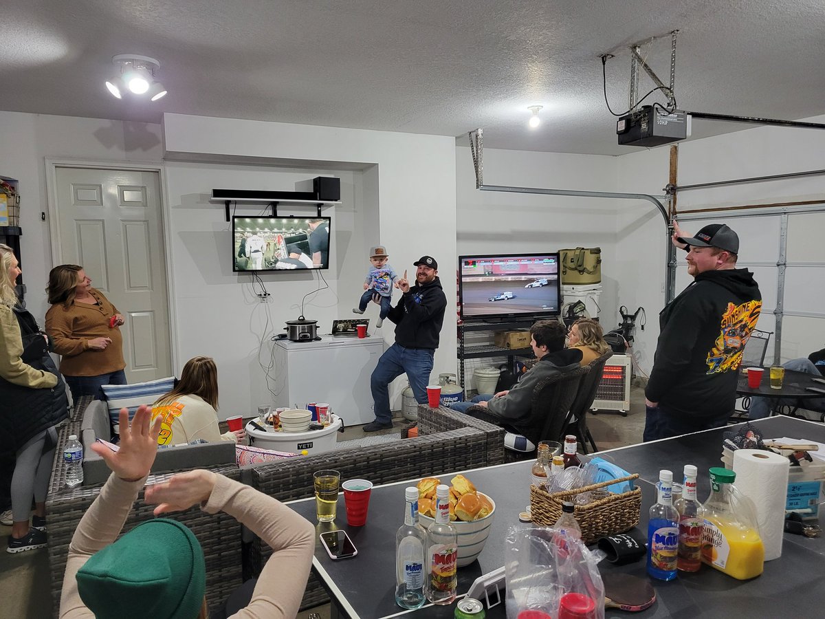DuffJaret's tweet photo. #tweetyourfloseat #ChiliBowl2023 #WildWestShootout https://t.co/zTLFvYCsA9