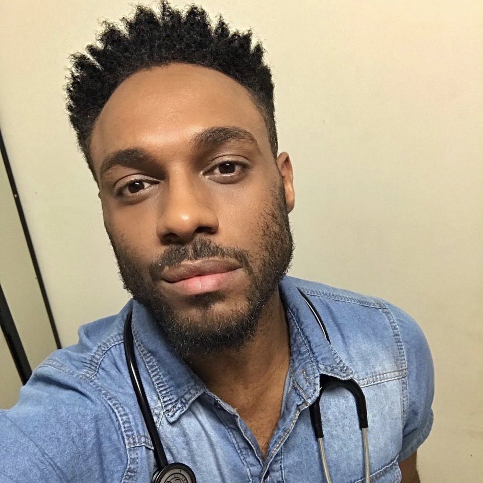choquei's tweet photo. 🚨VEJA: Antes e depois da harmonização facial do participante Fred Nicácio, do #BBB23. https://t.co/Sd8P5JWfFd