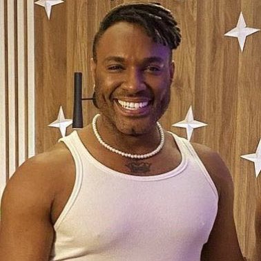 choquei's tweet photo. 🚨VEJA: Antes e depois da harmonização facial do participante Fred Nicácio, do #BBB23. https://t.co/Sd8P5JWfFd