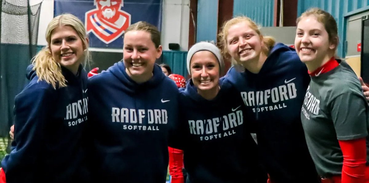 RadfordSoftball's tweet photo. We're baaaaaack 😁

📸 Lillie Ruble

#RiseAndDefend 🛡 https://t.co/3IlqbwGrDI