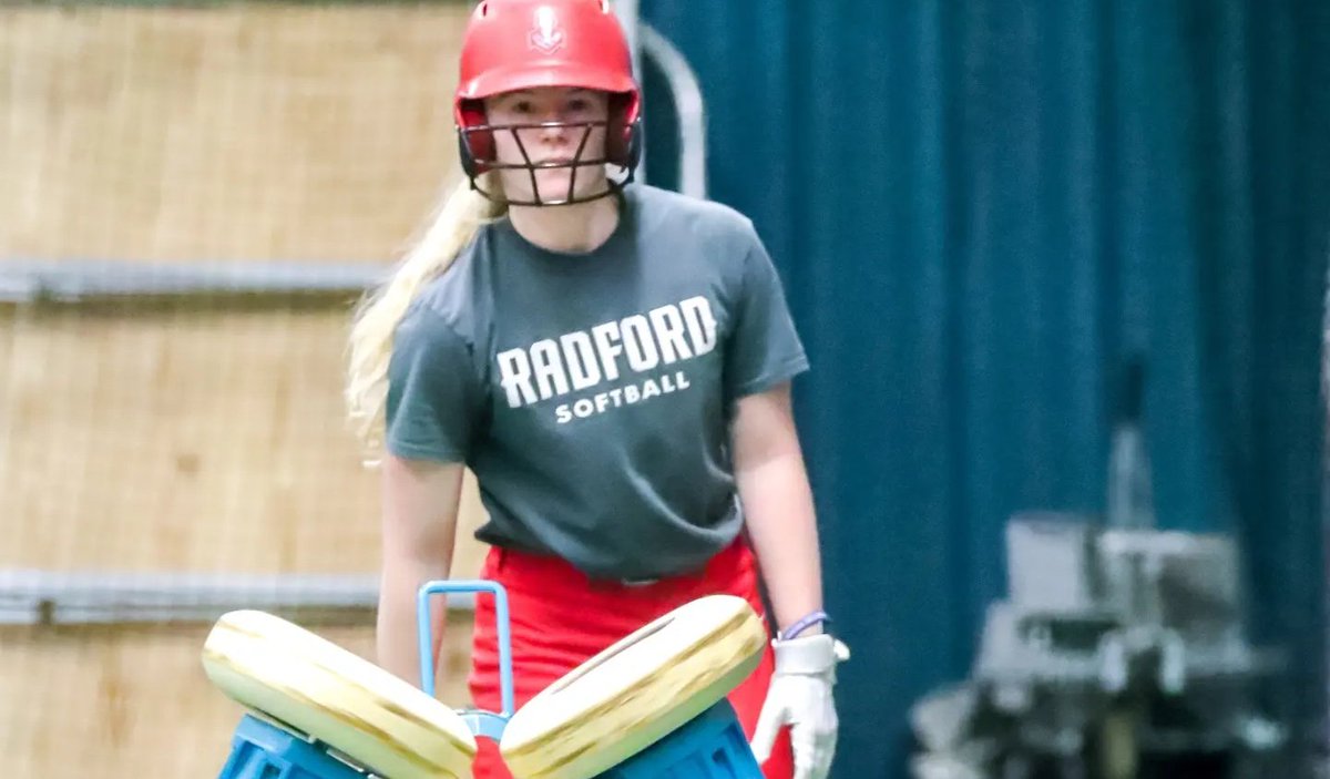 RadfordSoftball's tweet photo. We're baaaaaack 😁

📸 Lillie Ruble

#RiseAndDefend 🛡 https://t.co/3IlqbwGrDI