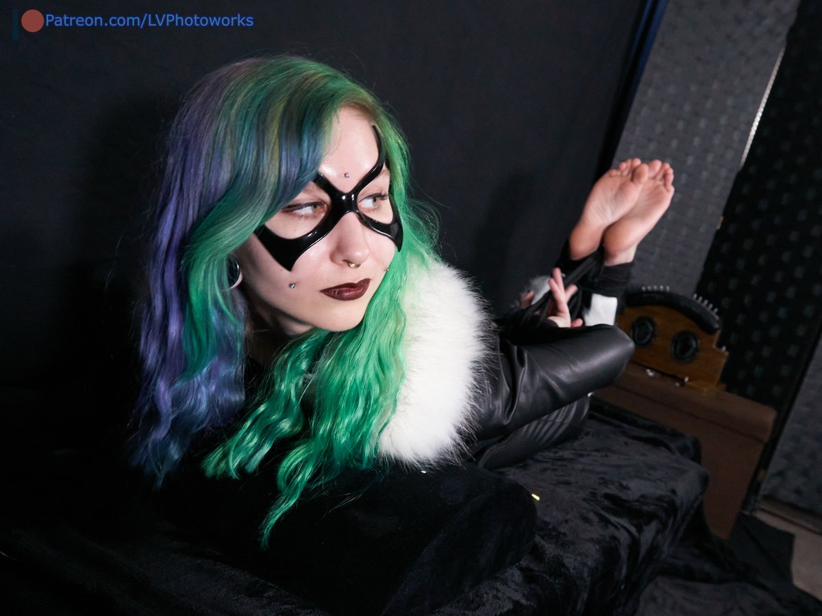 hi.

we have tons of foot fetish & tickling videos on our Patreon. plz join us so we can stay alive in 2023.

#blackcatcosplay #feetfethish #feetfinder #feetworship  🦶 👣