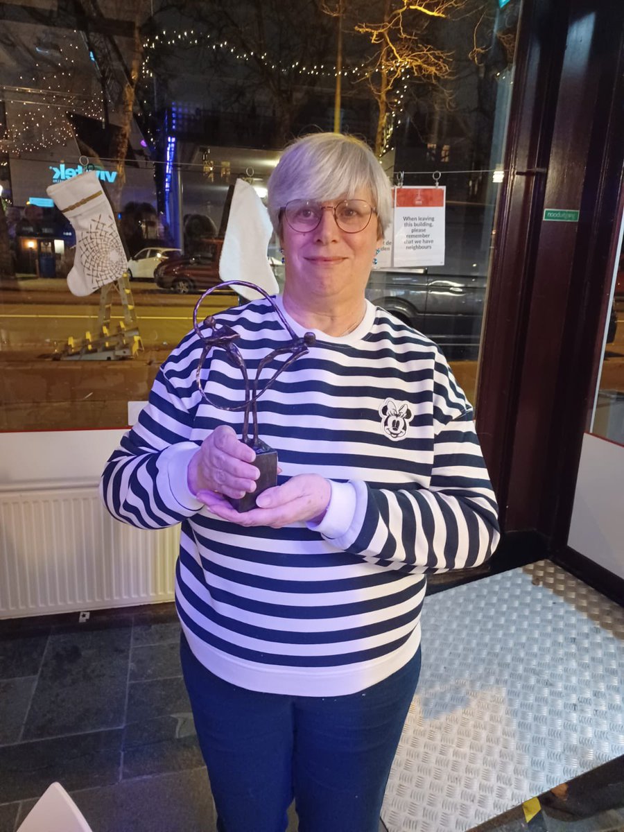 Hiep hiep hoera! 

Gezellige nieuwjaarsborrel bij SWDA. 
En ADH medewerkster Judith Sterkenburg is uitgeroepen tot vrijwilligster van het jaar! 🥳 

#Vrijwillig #SWDA #Dovenhistorie