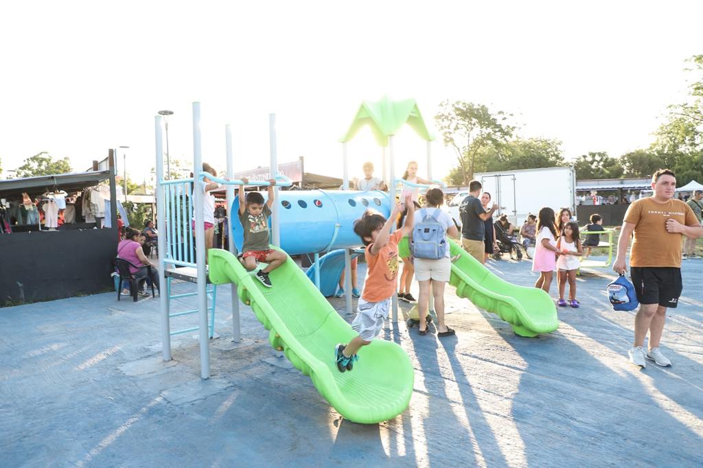 FedericoAchaval's tweet photo. En el nuevo Paseo Antonio Toro, corazón de #Derqui,  disfrutamos de una nueva edición de #AtardeceresCulturales. 

Con mucha alegria compartimos con familias y vecinos una tarde llena de juegos, música y cultura para todos. https://t.co/sVjPzRci0i
